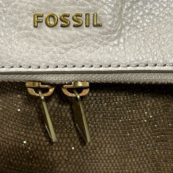 NWOT Fossil Preston Crossbody Bag Small Gray Gold Flap Leather Adjustable Strap - Picture 7 of 12